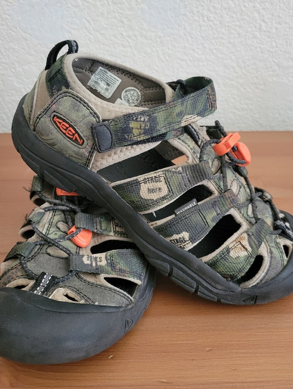 Keen Kids' Camo Newport H2 waterproof water hiking sandals in a camo Size 5